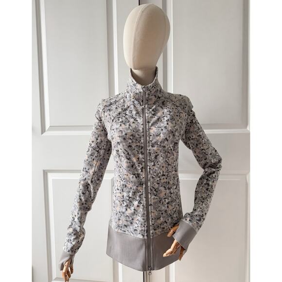 Lululemon Nice Asana Grey Beige White Camo Print Full Zip Jacket Women’s Size 6 - Picture 1 of 9